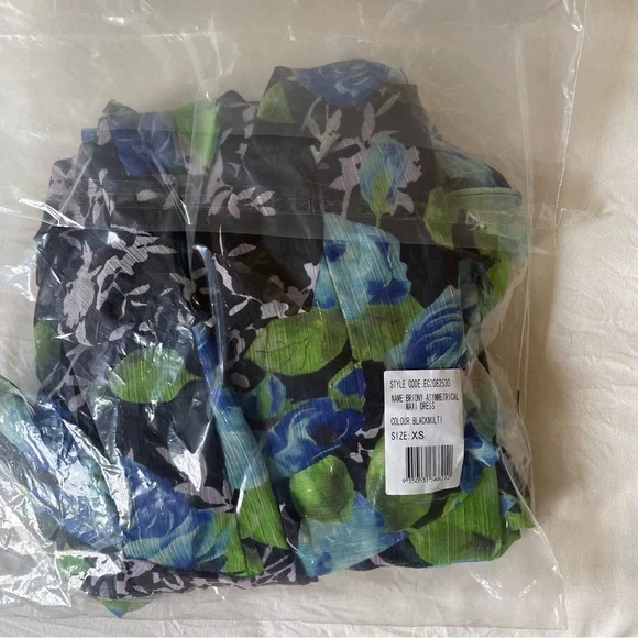 Brand New- Elliatt Briony Asymmetrical Maxi Dress in Black Floral 🦋 Dresses